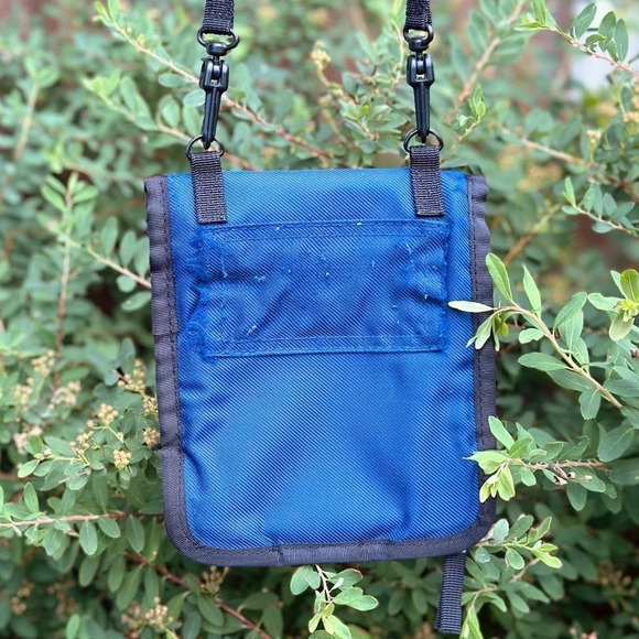 Eddie Bauer Vintage Mini Crossbody/Belt Purse -  Travel/Hiking - Picture 2 of 4